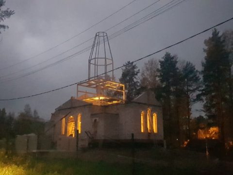 православная община храма иконы Божией Матери «Споручница грешных» деревни Васкелово продолжает строительство нового храма.