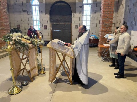 Первое крещение в новом храме