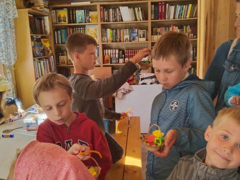 Занятие в воскресной школе при храме иконы «Споручница грешных» деревни Васкелово