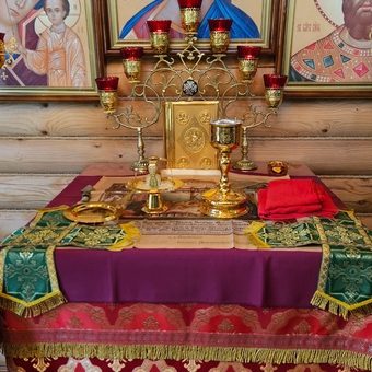 Богослужение состоялось в храме благоверного князя Александра Невского в 17-м Центре подготовки личного состава Северо-Западного округа войск национальной гвардии РФ